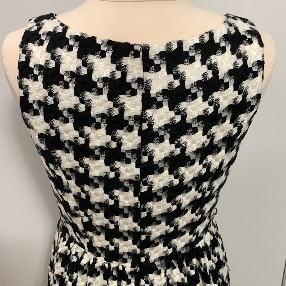Jessica Simpson Lined skater dress, some slight wear pink/red lining - Picture 4 of 9